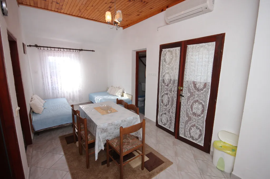 Two bedroom apartment with terrace Stivan, Cres  A-a