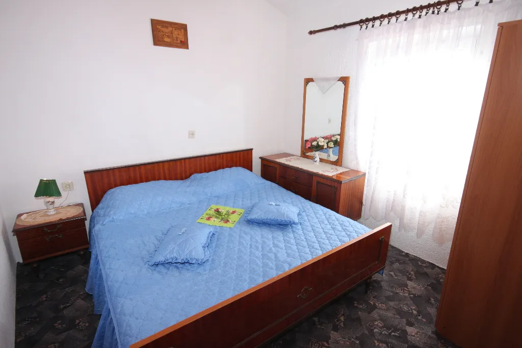 Two bedroom apartment with terrace Stivan, Cres  A-a