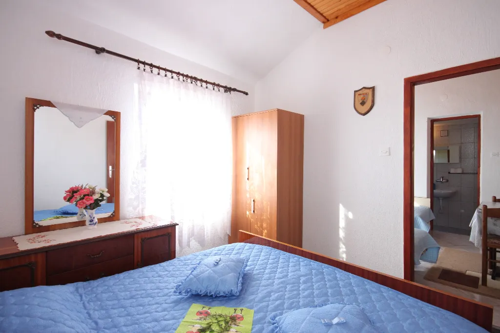 Two bedroom apartment with terrace Stivan, Cres  A-a