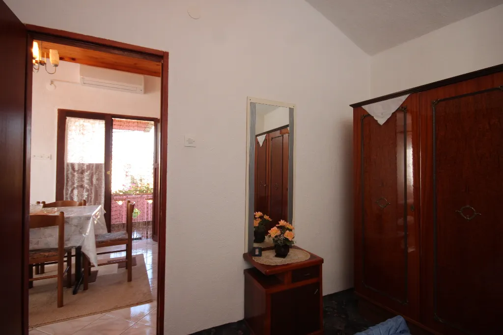 Two bedroom apartment with terrace Stivan, Cres  A-a