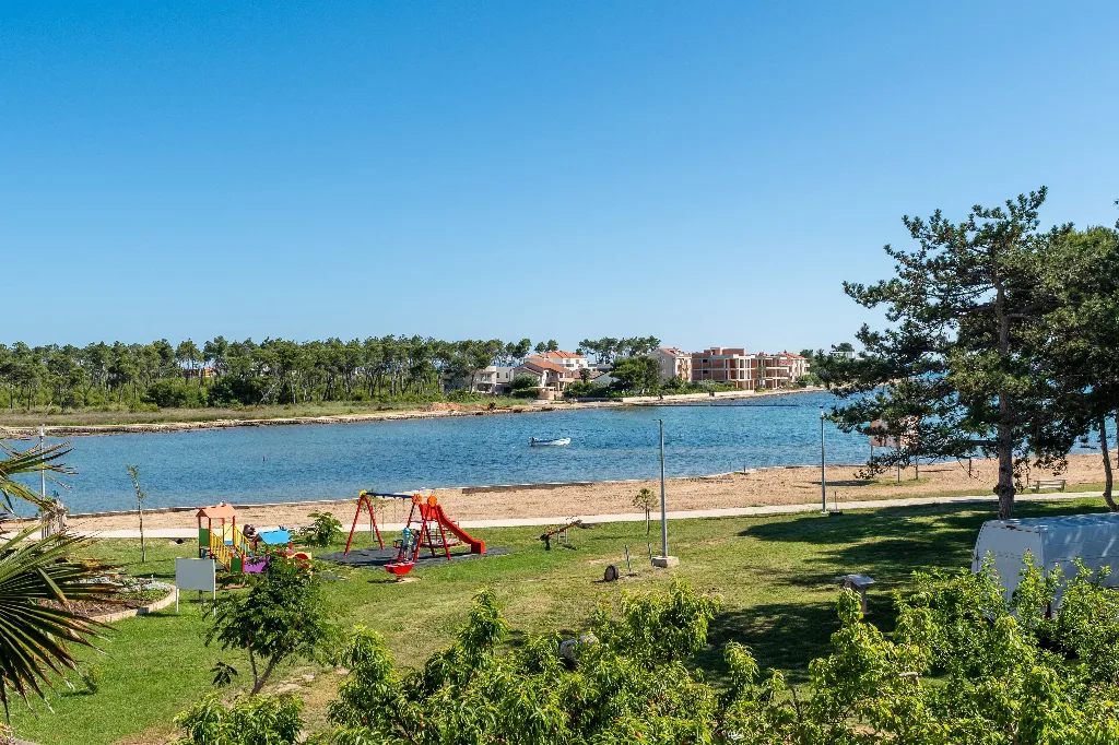 Two bedroom apartment near beach Privlaka, Zadar  A-a