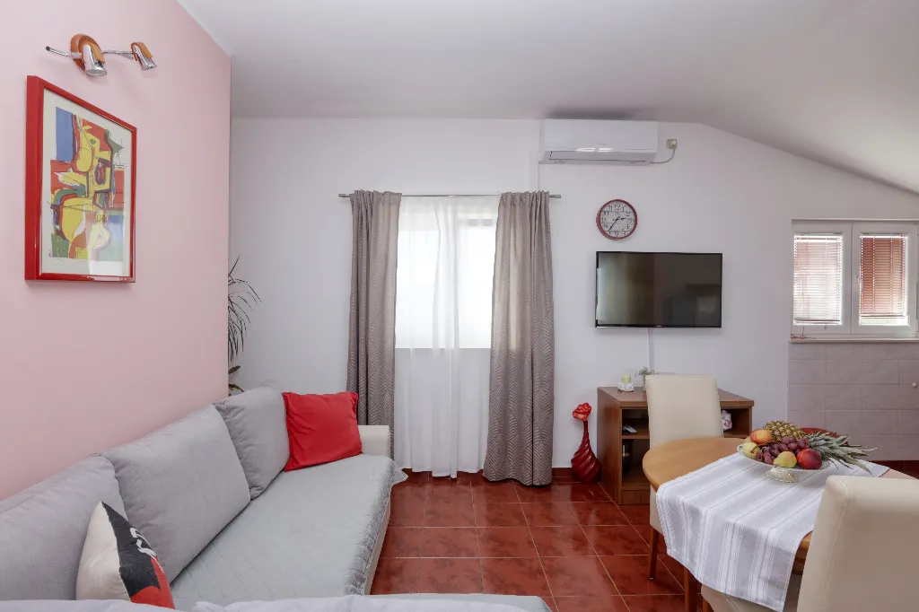 One bedroom apartment near beach Jezera, Murter  A-e