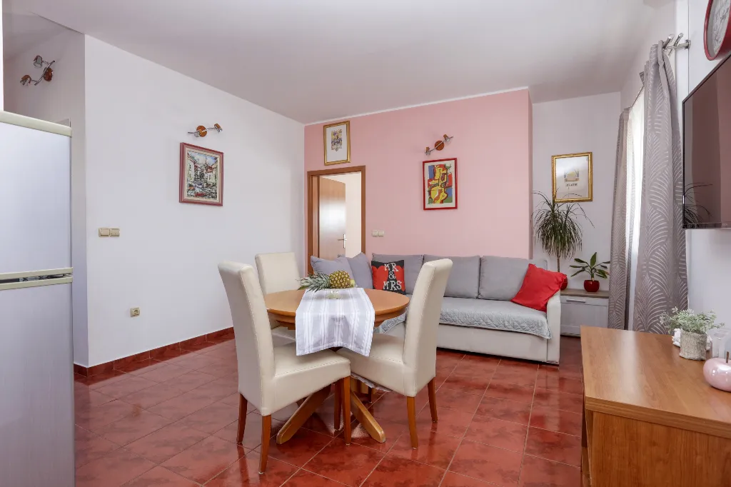 One bedroom apartment near beach Jezera, Murter  A-e