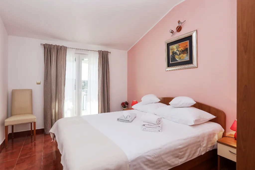 One bedroom apartment near beach Jezera, Murter  A-e