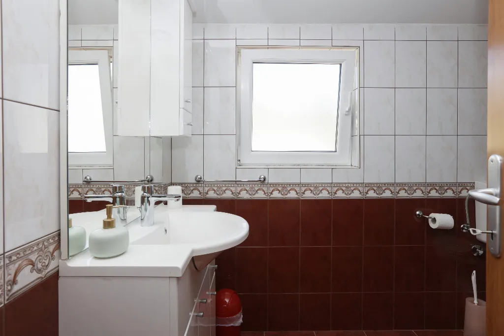 One bedroom apartment near beach Jezera, Murter  A-e