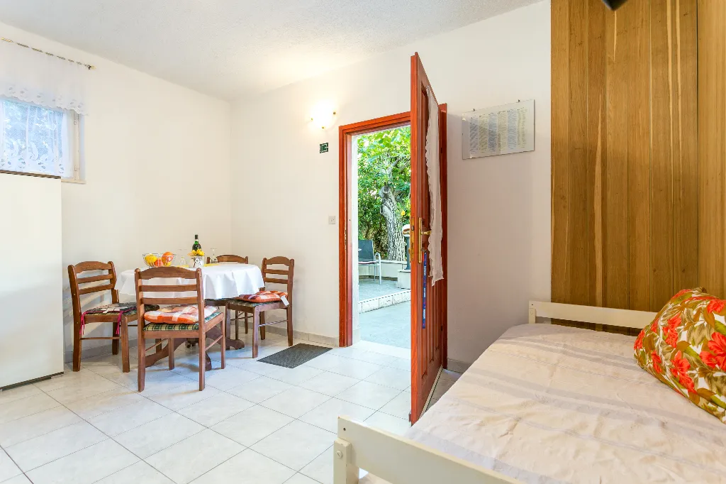 One bedroom apartment with terrace Seget Vranjica, Trogir  A-c