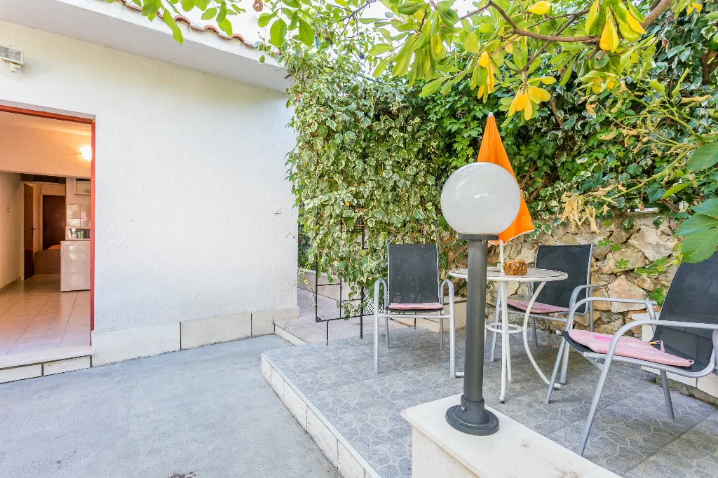 One bedroom apartment with terrace Seget Vranjica, Trogir  A-c