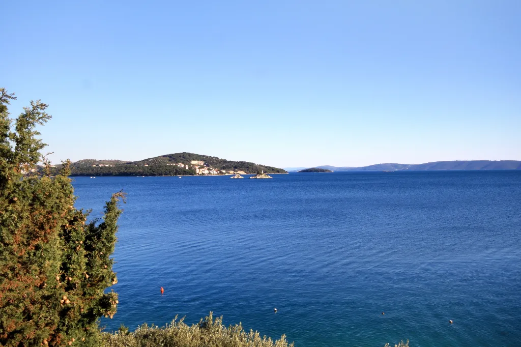 Two bedroom apartment near beach Seget Vranjica, Trogir  A-d