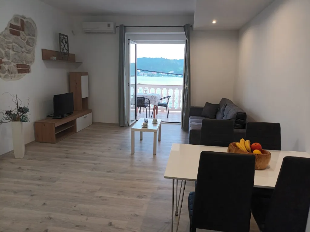 One bedroom apartment near beach Supetarska Draga - Gornja, Rab  A-a