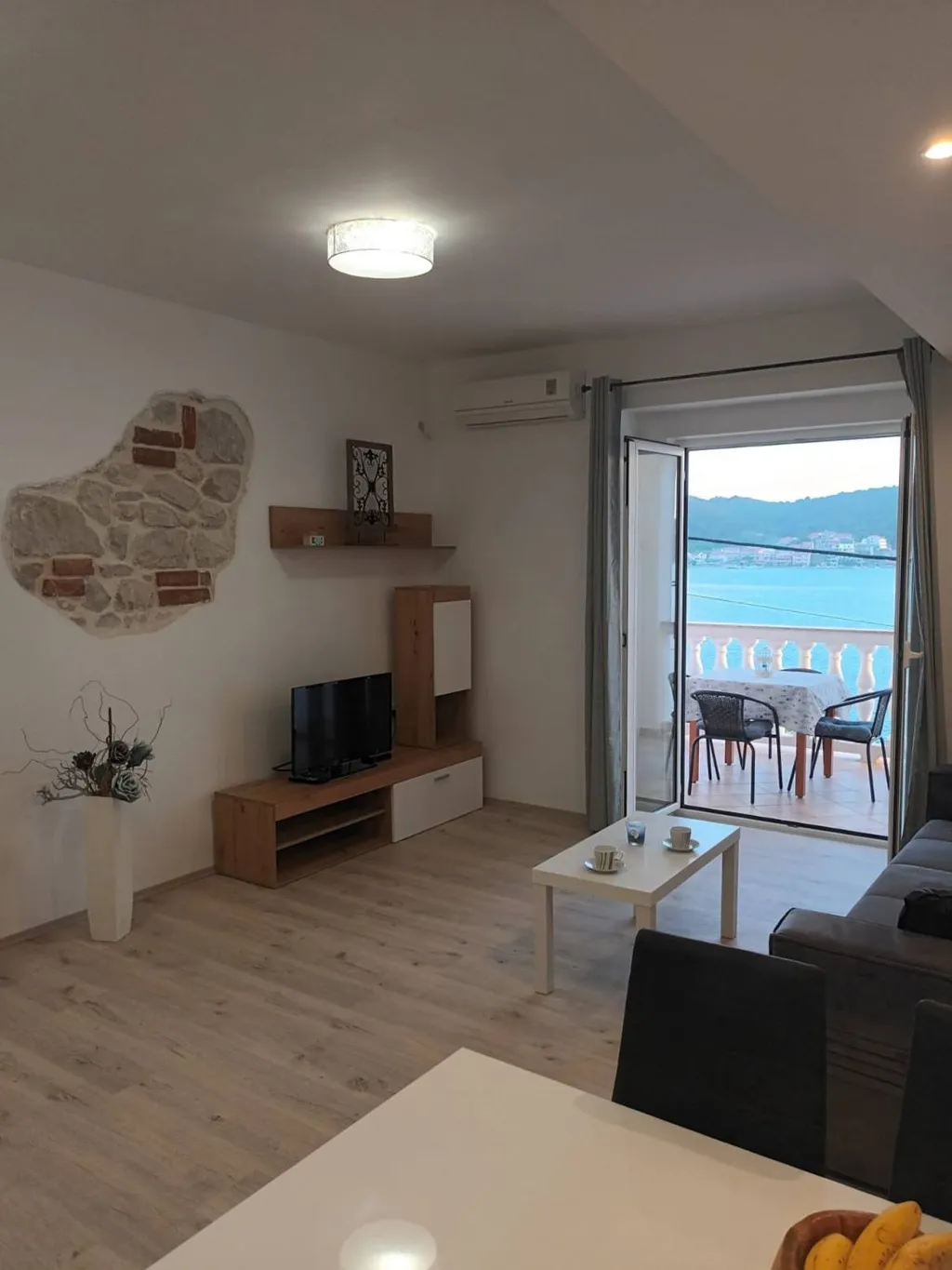 One bedroom apartment near beach Supetarska Draga - Gornja, Rab  A-a