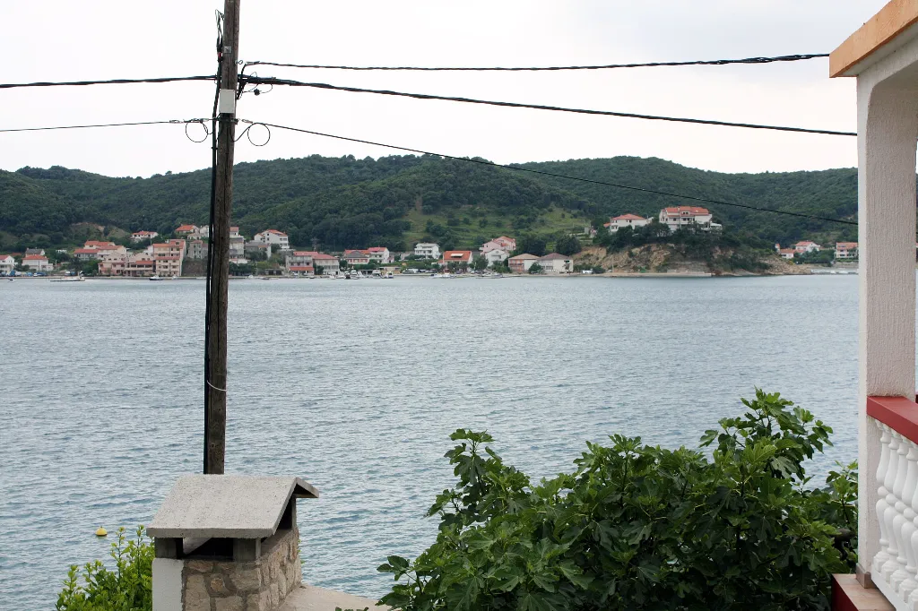 One bedroom apartment near beach Supetarska Draga - Gornja, Rab  A-a