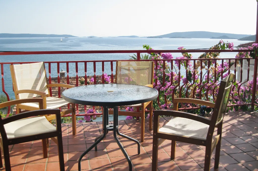 Two bedroom apartment with terrace and sea view Seget Vranjica, Trogir  A-a