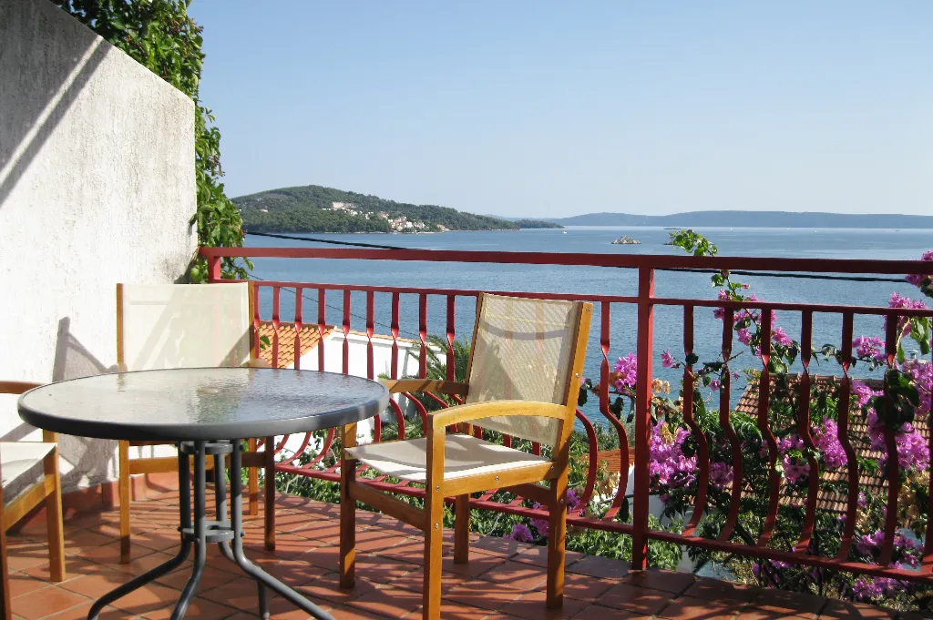 Two bedroom apartment with terrace and sea view Seget Vranjica, Trogir  A-a