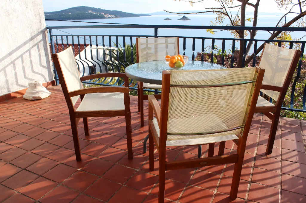 Two bedroom apartment with terrace and sea view Seget Vranjica, Trogir  A-a