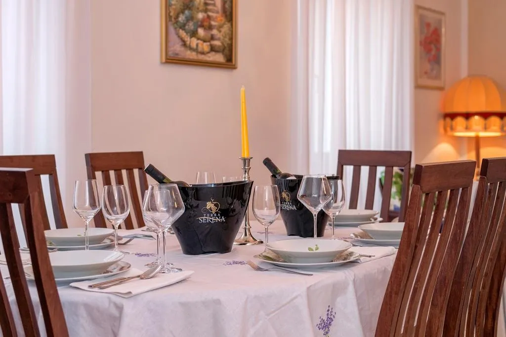 Three bedroom apartment with balcony and sea view Jelsa, Hvar  A-c