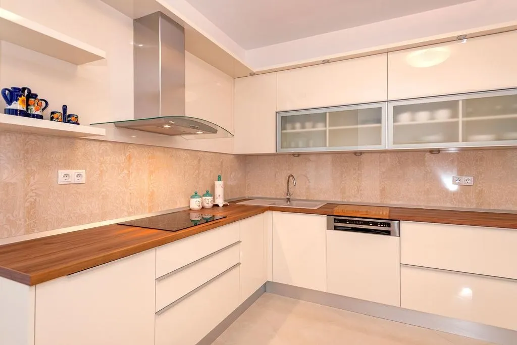 Three bedroom apartment with balcony and sea view Jelsa, Hvar  A-c