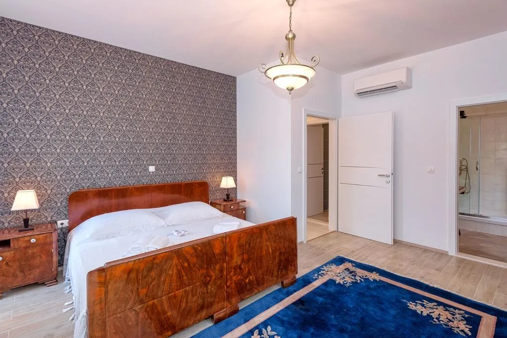 Three bedroom apartment with balcony and sea view Jelsa, Hvar  A-c