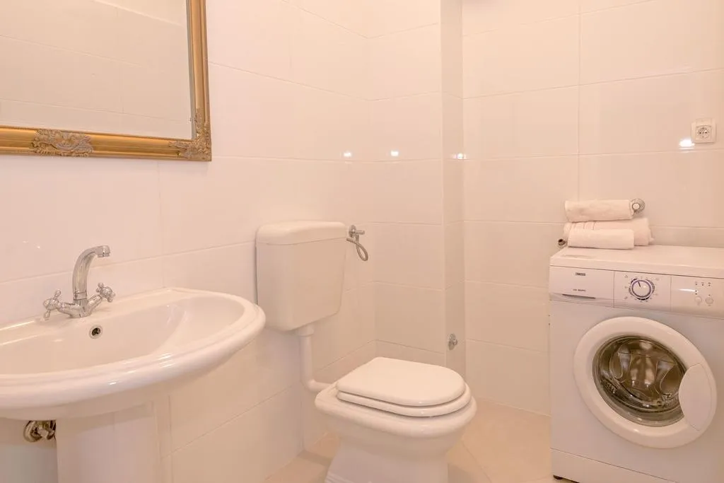 Three bedroom apartment with balcony and sea view Jelsa, Hvar  A-c