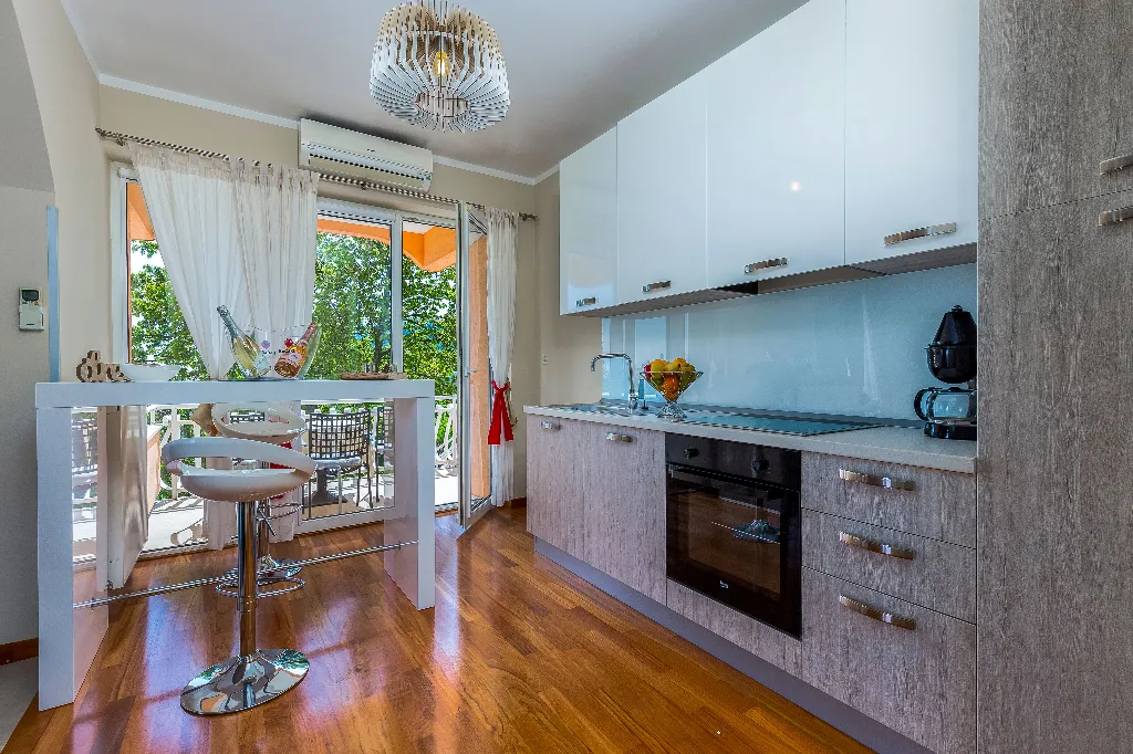 3-Bedroom Apartment in Lovran for up to 9 Guests