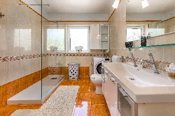 3-Bedroom Apartment in Lovran for up to 9 Guests