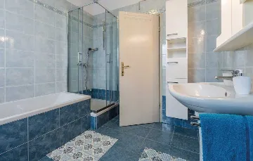 Vrsar 2-Bedroom Apartment for 3 Guests with View