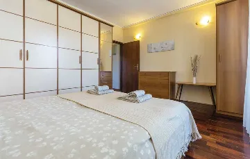 Vrsar 2-Bedroom Apartment for 3 Guests with View