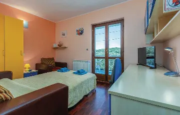 Vrsar 2-Bedroom Apartment for 3 Guests with View