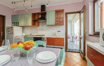 Vrsar 2-Bedroom Apartment for 3 Guests with View