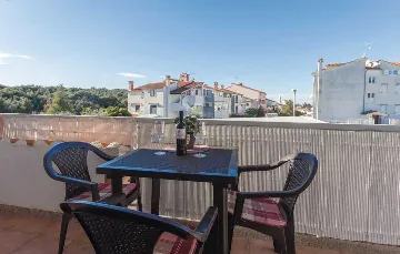 Vrsar 2-Bedroom Apartment for 3 Guests with View