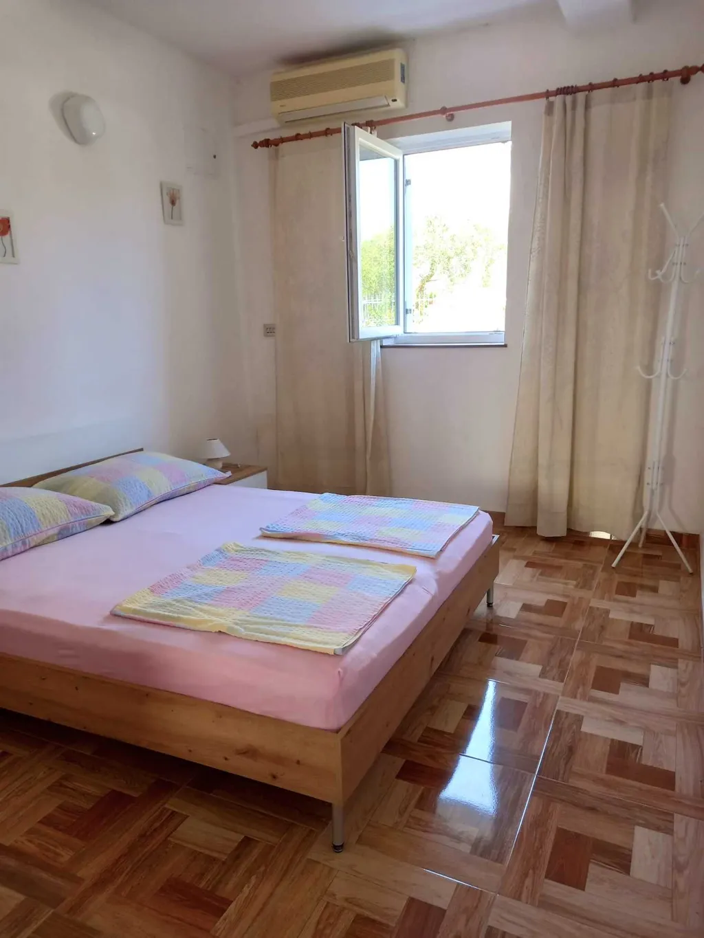 2-Bedroom Apartment in Umag for Up to 5