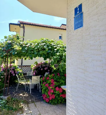 2-Bedroom Apartment in Umag for Up to 5