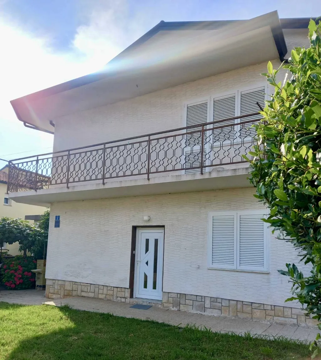 2-Bedroom Apartment in Umag for Up to 5