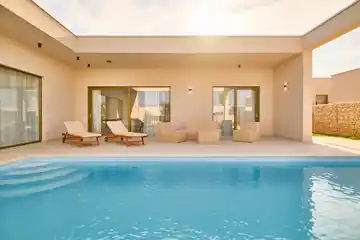 Tar 3-Bedroom Villa for 6 Guests