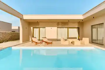 Tar 3-Bedroom Villa for 6 Guests