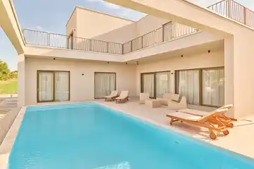 4-Bedroom Villa in Tar, Croatia (Sleeps 8)