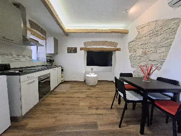 Umag 1-Bedroom Apartment for 4 Guests