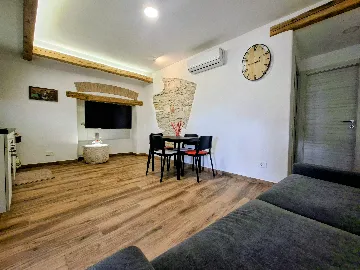 Umag 1-Bedroom Apartment for 4 Guests