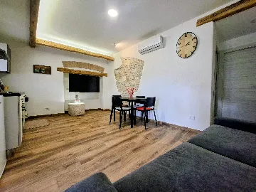 Umag 1-Bedroom Apartment for 4 Guests