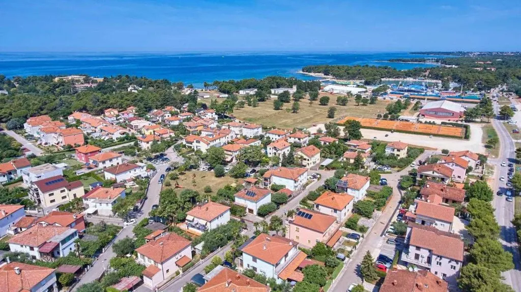 2-Bedroom Apartment in Umag with Parking