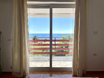 Sea-Facing Apartment in Umag for 2 Guests