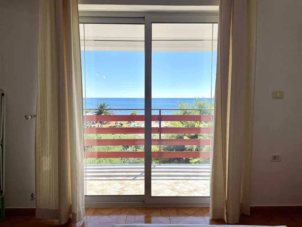Sea-Facing Apartment in Umag for 2 Guests
