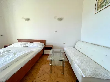 Sea-Facing Apartment in Umag for 2 Guests