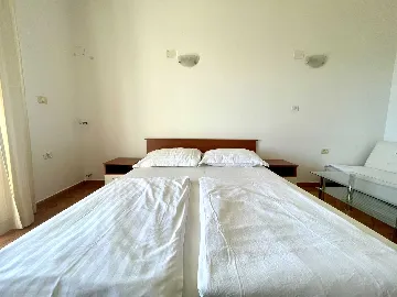 Sea-Facing Apartment in Umag for 2 Guests