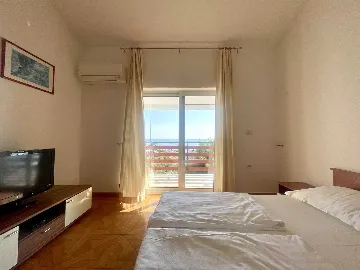 Sea-Facing Apartment in Umag for 2 Guests