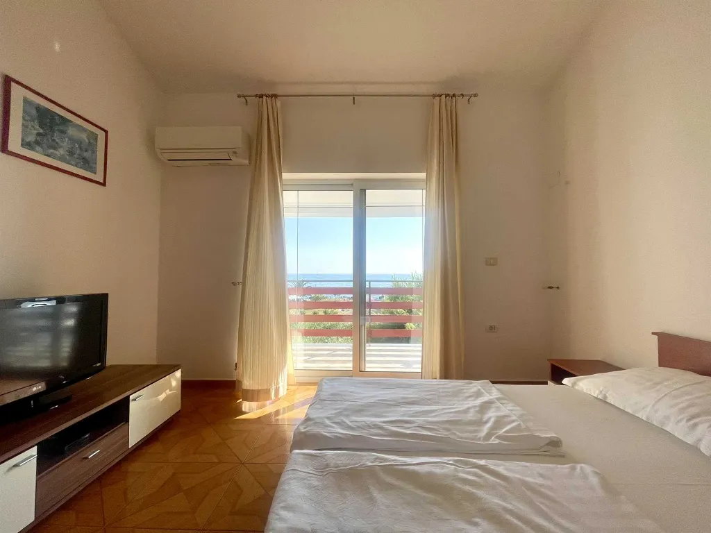 Sea-Facing Apartment in Umag for 2 Guests
