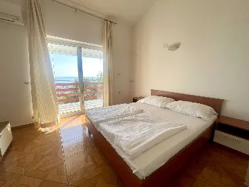 Sea-Facing Apartment in Umag for 2 Guests