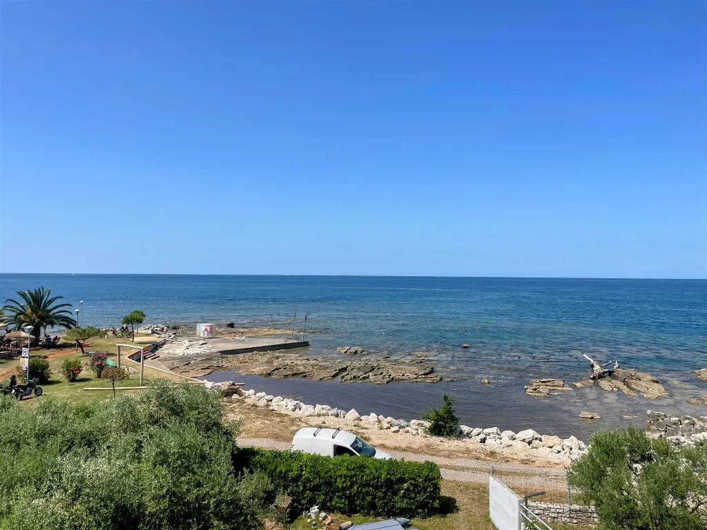 Sea-Facing Apartment in Umag for 2 Guests