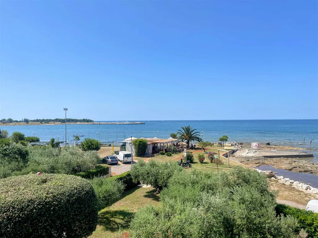 Sea-Facing Apartment in Umag for 2 Guests