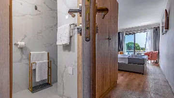 Hotel Room with Sea-View Terrace in Medulin