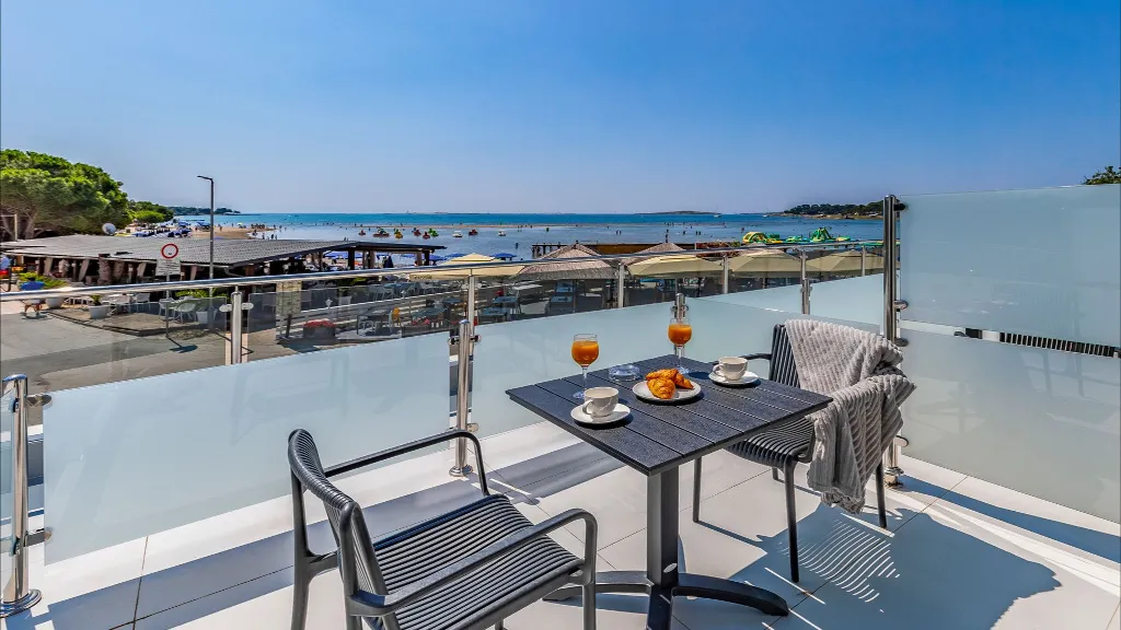 Hotel Room with Sea-View Terrace in Medulin